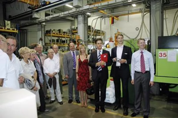 Bild: Vertreter aus Politik und Wirtschaft besuchen FROLI