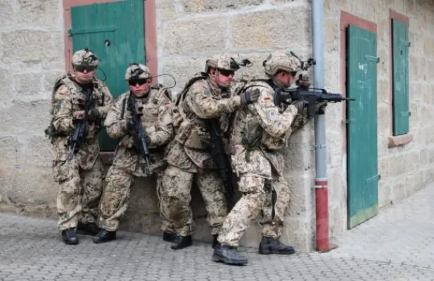 Bild: Kein Allheilmittel: Soldaten mit 62 Jahren in Pension