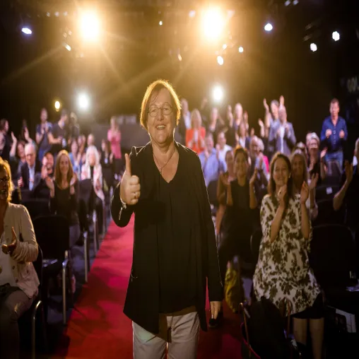 Bild: Stuttgarter Unternehmerin freut sich über Weltrekord und Excellence Award beim 21. Speaker-Slam