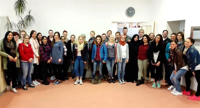 Bild: Starker neuer Jahrgang an der ZAB GmbH: 64 Azubis beginnen Ausbildung Gesundheits- und Krankenpflege