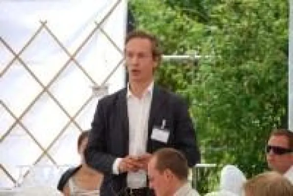 Bild: Zukunftskongress in Halle zeigt futuristische Computersteuerung und intelligente Softwareassistenten