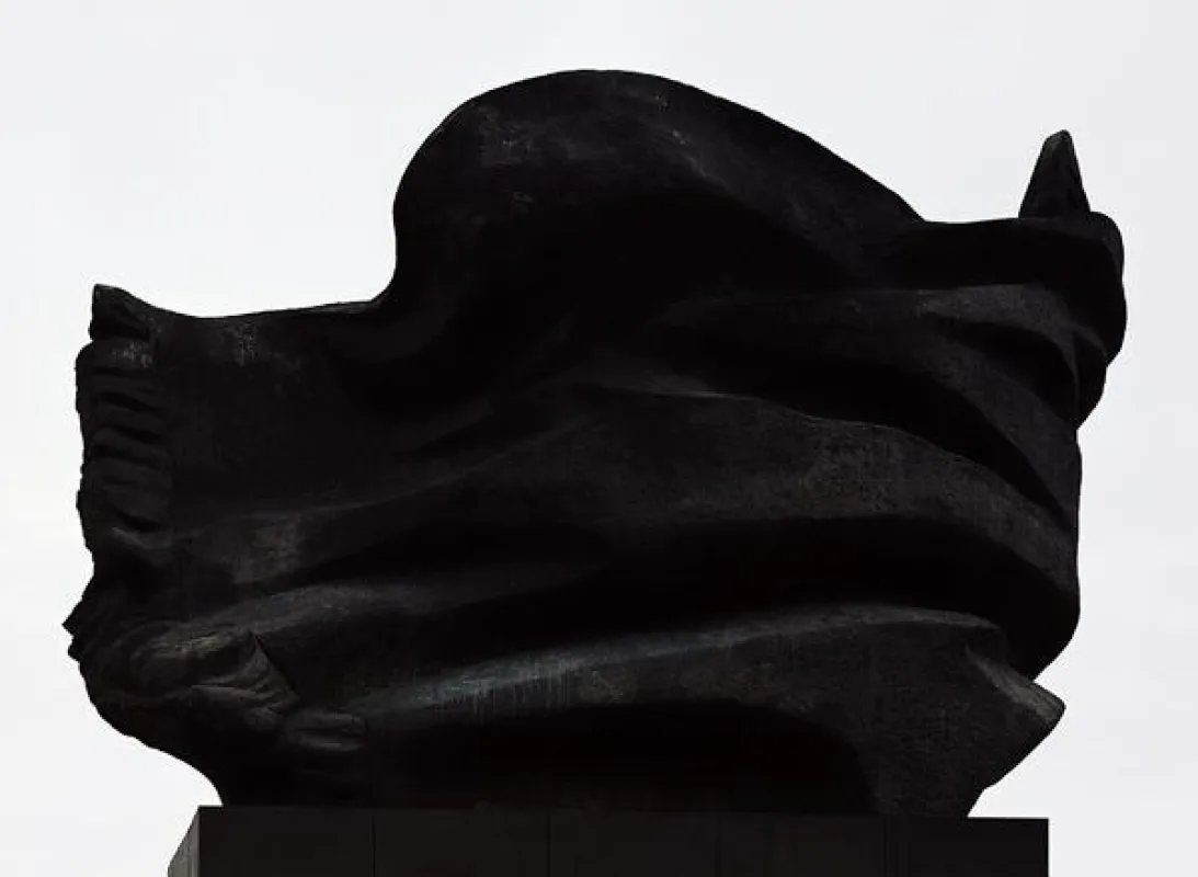 Agata Madejska, 81-86, 2010, Lightjet C-Type print on forex & black waxed MDF, 119x162,7cm