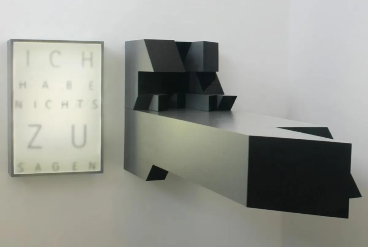 Ulrich Riedel: I have nothing to say/ Ich habe nichts zu sagen, 2009, mixed media, 133 x 345 x 210 cm