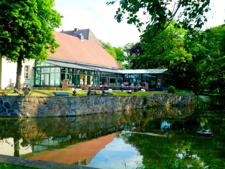 Bild: Edle Malt Whiskys und naturnahe Erholung auf Usedom im Wasserschloss Mellenthin