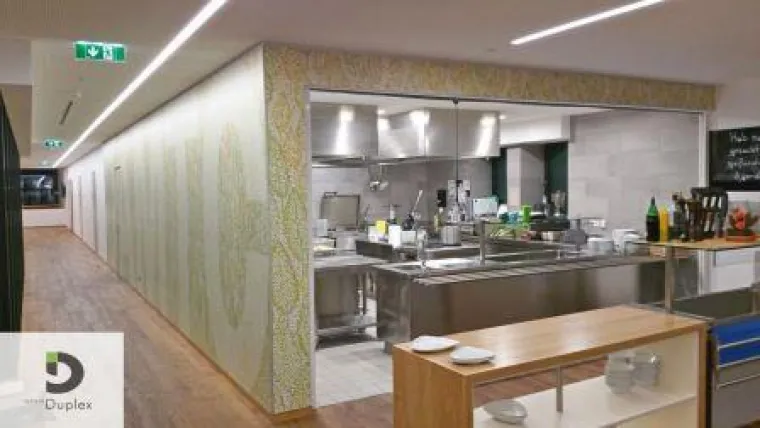 Design trifft Funktionalität: raumhohe Wandverkleidungen von system Duplex für den ÖAMTC in Graz/Österreich Bild: Design trifft Funktionalität: raumhohe Wandverkleidungen von system Duplex für den ÖAMTC in Graz/Österreich