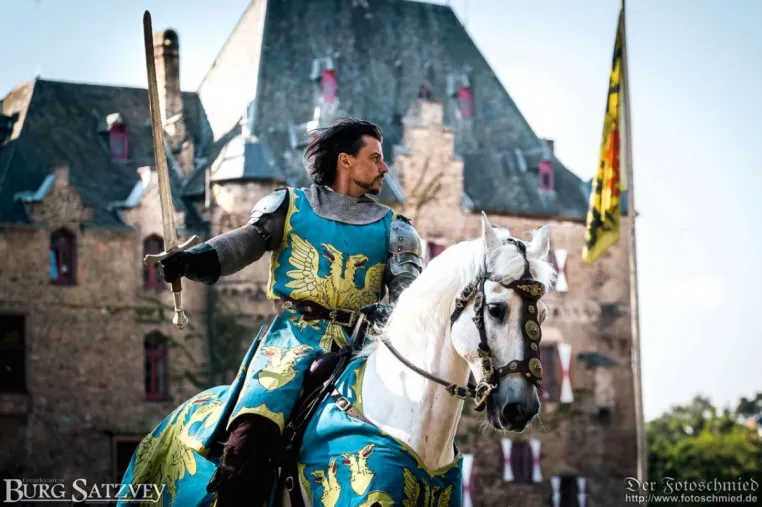 40. Ritterfestspiele auf Burg Satzvey im September Bild: 40. Ritterfestspiele auf Burg Satzvey im September