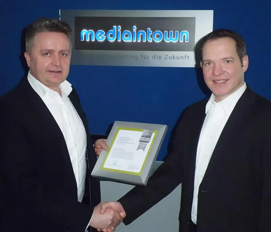 Übergabe der Urkunde Platin-Partner, H. Vogel - monster.de, S. Kraft - mediaintown