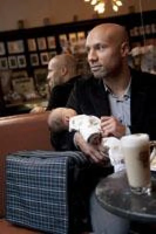 LÄSSIG 4Family Casual Messenger Bag: eine funktionale Wickeltasche für den modeversierten Pragmatiker.