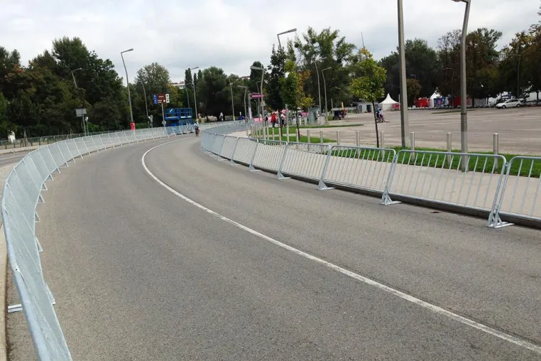Bild: Fest im Sattel