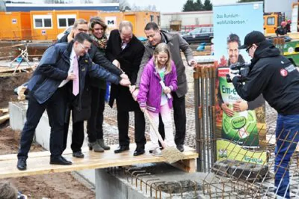 Bild: Dr. C. SOLDAN® legt Grundstein für Zukunft in Adelsdorf - Produktion und Verwaltung wieder an einem Standort