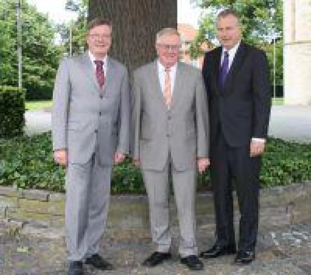 v.l.n.r.: Dipl.-Ing. Reinhard Genderka (IfKom), Reinhold Sendker, MdB, Dipl.-Ing. Heinz Leymann (IfKom)