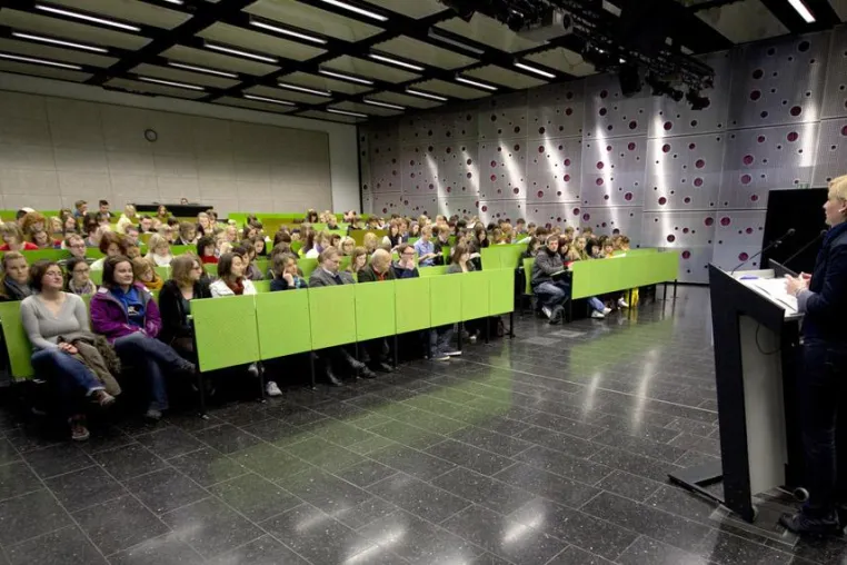 Mathe-Kurs "Fit 4 Abi & Study" lockte 150 Schülerinnen und Schüler an die Hochschule Harz Bild: Mathe-Kurs "Fit 4 Abi & Study" lockte 150 Schülerinnen und Schüler an die Hochschule Harz