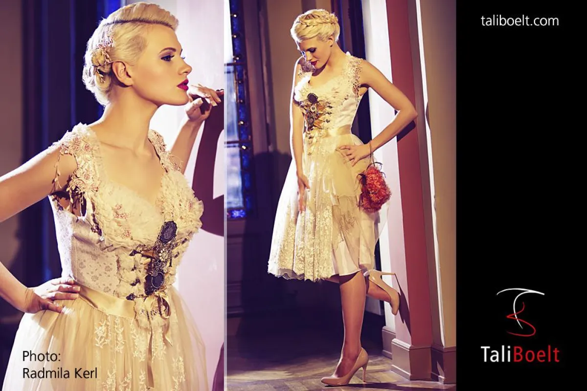 Mit einem Hochzeitsdirndl von TaliBoelt® Couture & Jewellery vor den Traualtar