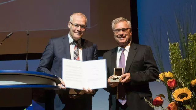 Bild: DGLR ehrt Prof. Dr. Hermann Fasel mit dem 61. Ludwig-Prandtl-Ring