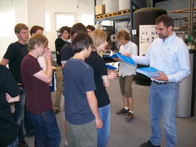 Physik zum Anfassen - Unternehmen erklärt Schülern Prinzip eines Wärme-Wandlers Bild: Physik zum Anfassen - Unternehmen erklärt Schülern Prinzip eines Wärme-Wandlers