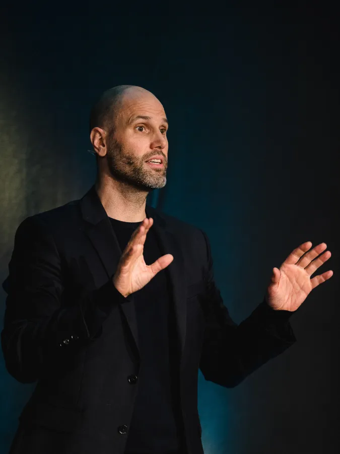 Redner Christof Schmid beim Speaker Slam (© Dominik Pfau)