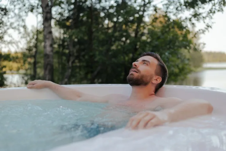 Bild: Perfekt-Wellness: Whirlpool, Swim-Spa's und Saunen