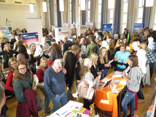 Bild: Wen(n) die Ferne ruft - Messe für Auslandsaufenthalte