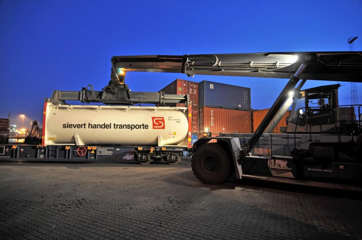 Die Sievert Handel Transporte GmbH setzt auf den Ausbau ihrer intermodalen Entsorgungslogistik.