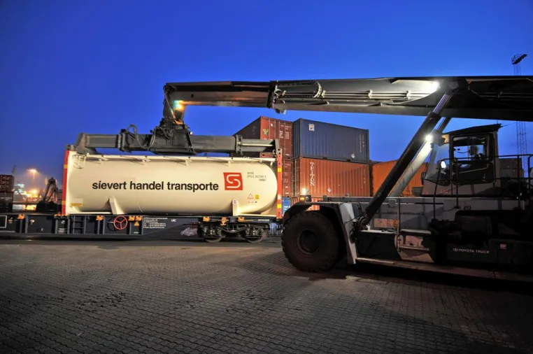 Sievert Handel Transporte verstärkt intermodale Entsorgungstransporte Bild: Sievert Handel Transporte verstärkt intermodale Entsorgungstransporte