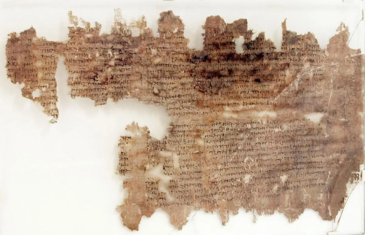 Die „Constitutio Antoniniana“ nach der Restaurierung im Jahr 2009. Der Text der Verordnung befindet sich auf der linken Seite. (Foto: Universitätsbibliothek Gießen / Barbara Zimmermann)
