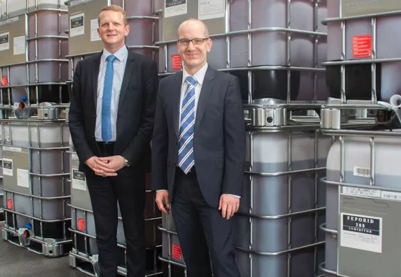 Bild: Christian Kremer, stellv. Generalsekretär der EVP in Brüssel, besucht die DFE Chemie