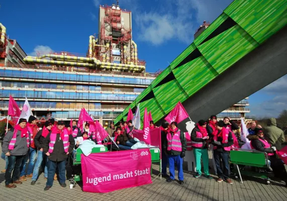 Bild: Wenn die Krankenpflege krankt: Mahnwache der dbb jugend nrw in Aachen
