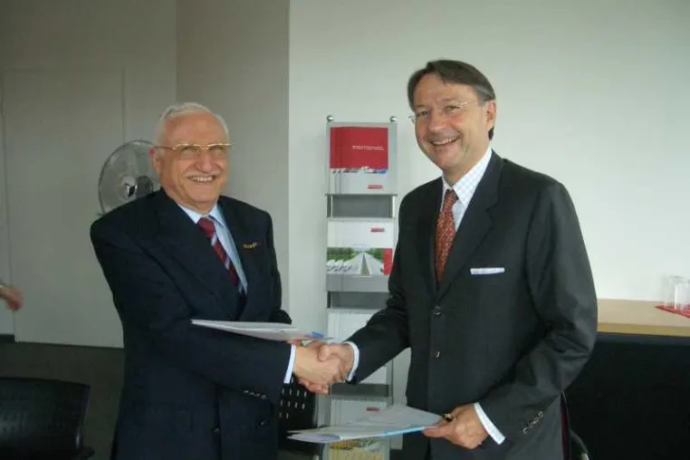 Partnerschaft mit Nahas Enterprises unterzeichnet Bild: Partnerschaft mit Nahas Enterprises unterzeichnet