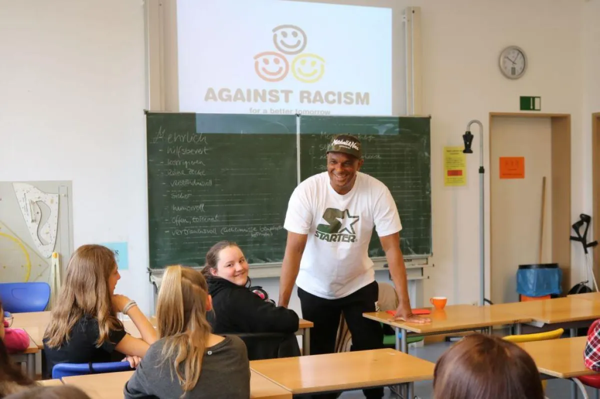 Wertecoach Martin Rietsch mit seinem 2schneidig@school-Programm in München