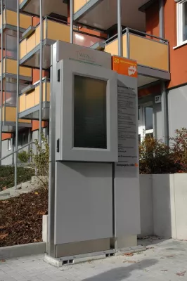 Bild: Outdoor-Infoterminal für Solarsiedlung offiziell eingeweiht.