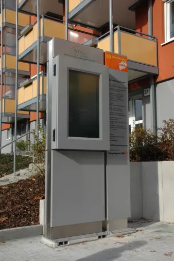 Bild: Outdoor-Infoterminal für Solarsiedlung offiziell eingeweiht.