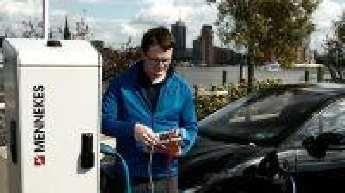 EMH präsentiert den Prüfadapter eMOB I-32.3 AC, der speziell auf die Analyse von AC-Ladesäulen für Elektrofahrzeuge ausgelegt ist.