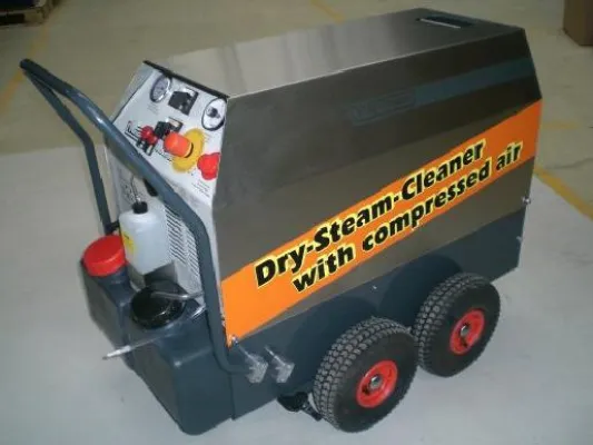 Bild: Weltneuheit auf dem Reinigungsmarkt - „Trockendampf kombiniert mit Druckluft“ (Patent pending)