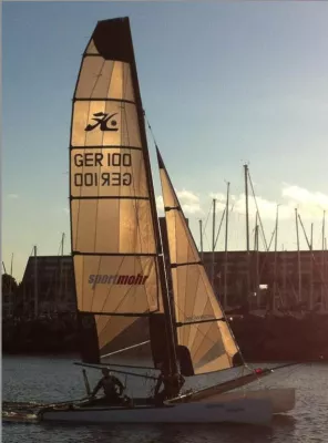 Bild: Intensiver Start in die Katamaran-Segelsaison