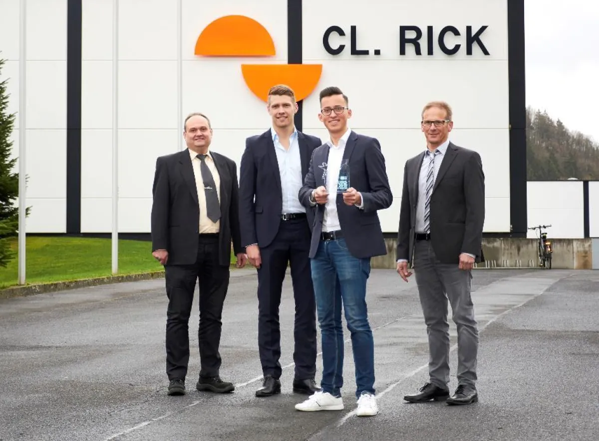 Julian Bischoff ( 2ter v. re) von CL. Rick als Deutschlands bester Azubi geehrt