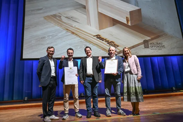 Bild: Fast + Epp erhält Sonderpreis Laubholz beim Holzbaupreis Baden-Württemberg 2026  