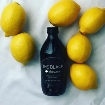 Bild: Lifestyle Drinks präsentiert THE BLACK starwater - das neue Premium-Wasser mit Aktivkohle & PURE CLEANSE POWER