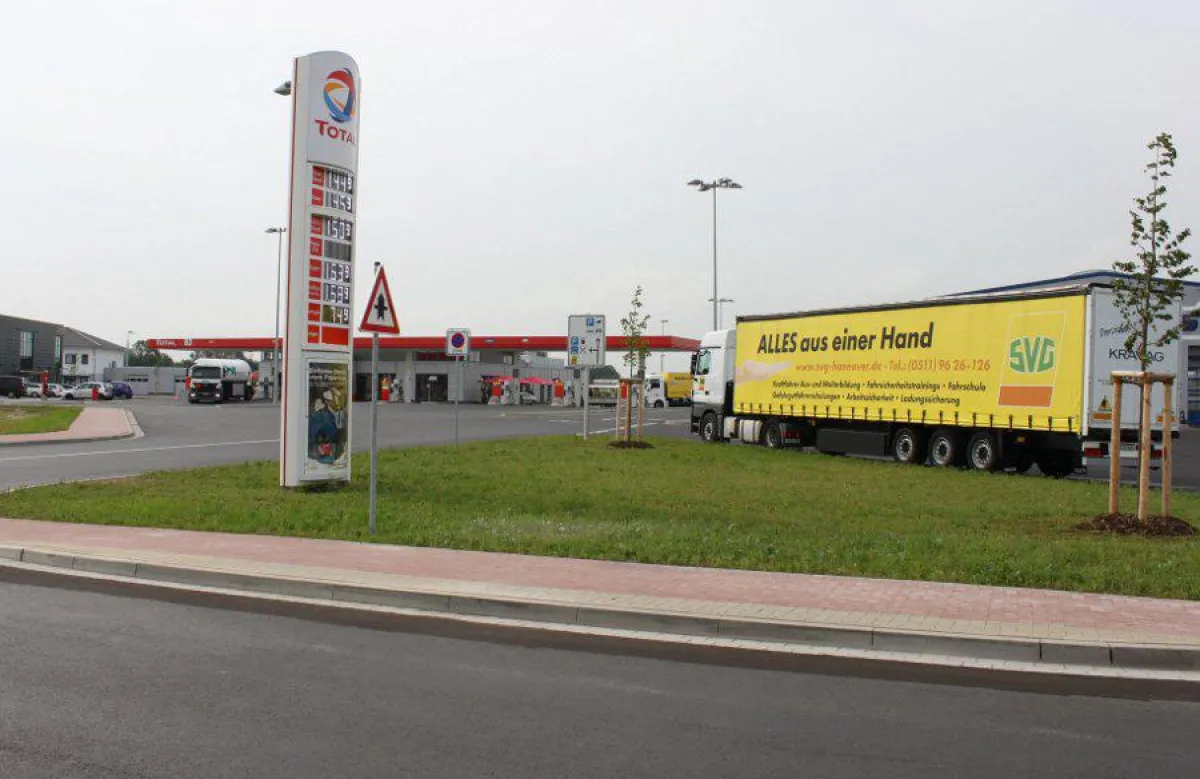 250 zusätzliche Parkplätze für PKW und LKW am neuen SVG Autohof an der A2 bei Braunschweig
