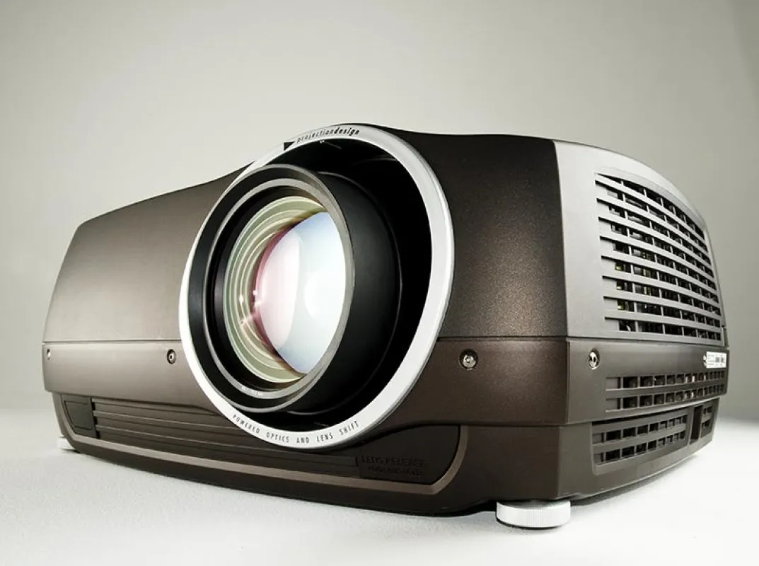 Weltweit erster Cinemascope Projektor: Avielo Optix Superwide