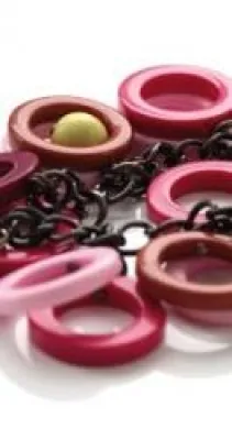 Bringt Farbe ins Schmuckkästchen: Die neue Schmuckkollektion von S.T.A.M.P.S. Bild: Bringt Farbe ins Schmuckkästchen: Die neue Schmuckkollektion von S.T.A.M.P.S.