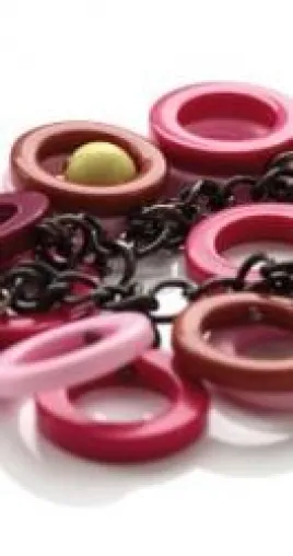 Bild: Bringt Farbe ins Schmuckkästchen: Die neue Schmuckkollektion von S.T.A.M.P.S.