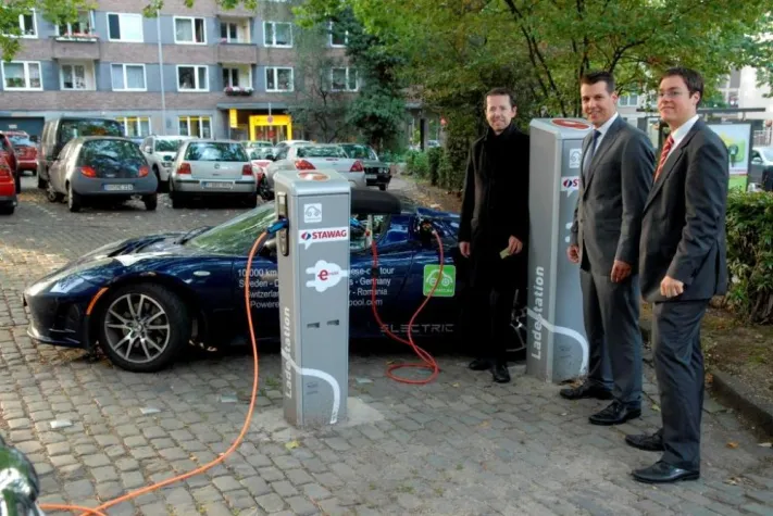 Aachener Strom für den Endspurt: Mit dem E-Auto 10.000 Kilometer quer durch Europa Bild: Aachener Strom für den Endspurt: Mit dem E-Auto 10.000 Kilometer quer durch Europa