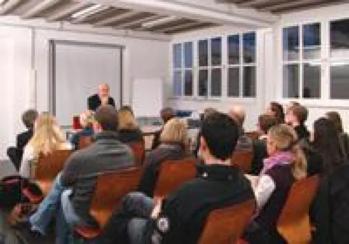 Bild: Offene Türen bei PR plus: Informationen und Vorträge anlässlich des Fernstudientags 2012