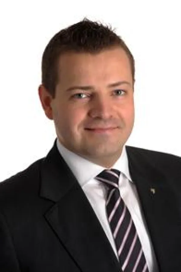 Ein hochauflösendes Foto von Mario Freis steht auf Anfrage zur Verfügung