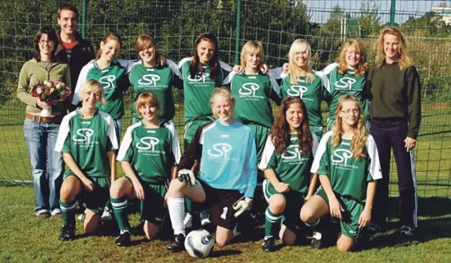 Sponsoring für die Sportjugend - MEISTERLICHE ELEKTRIK spendiert Trikots und T-Shirts für TSV-Elstorf Bild: Sponsoring für die Sportjugend - MEISTERLICHE ELEKTRIK spendiert Trikots und T-Shirts für TSV-Elstorf