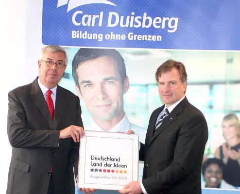 Bild: Spot an - Carl Duisberg Centren ausgezeichnet - Deutsche Bank übergibt „Land der Ideen“-Ehrentafel
