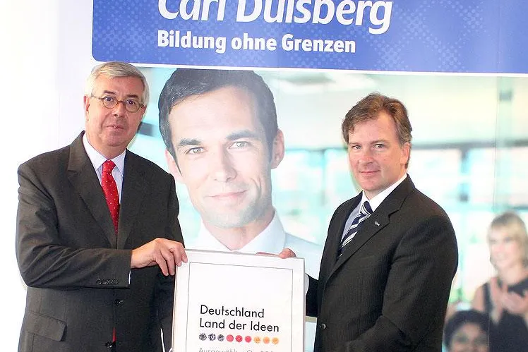 Bild: Spot an - Carl Duisberg Centren ausgezeichnet - Deutsche Bank übergibt „Land der Ideen“-Ehrentafel