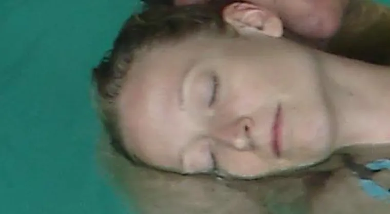 Bild: Watsu verspricht Tiefenentspannung in warmem Wasser