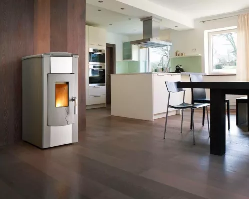 Bild: Pelletöfen von Haas+Sohn: niedrige Heizkosten, hoher Komfort