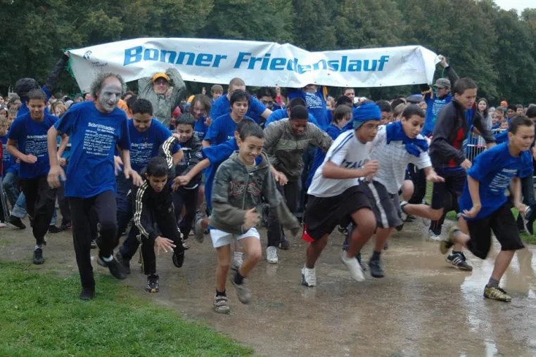 Bild: Absperrungen für den Bonner Friedenslauf